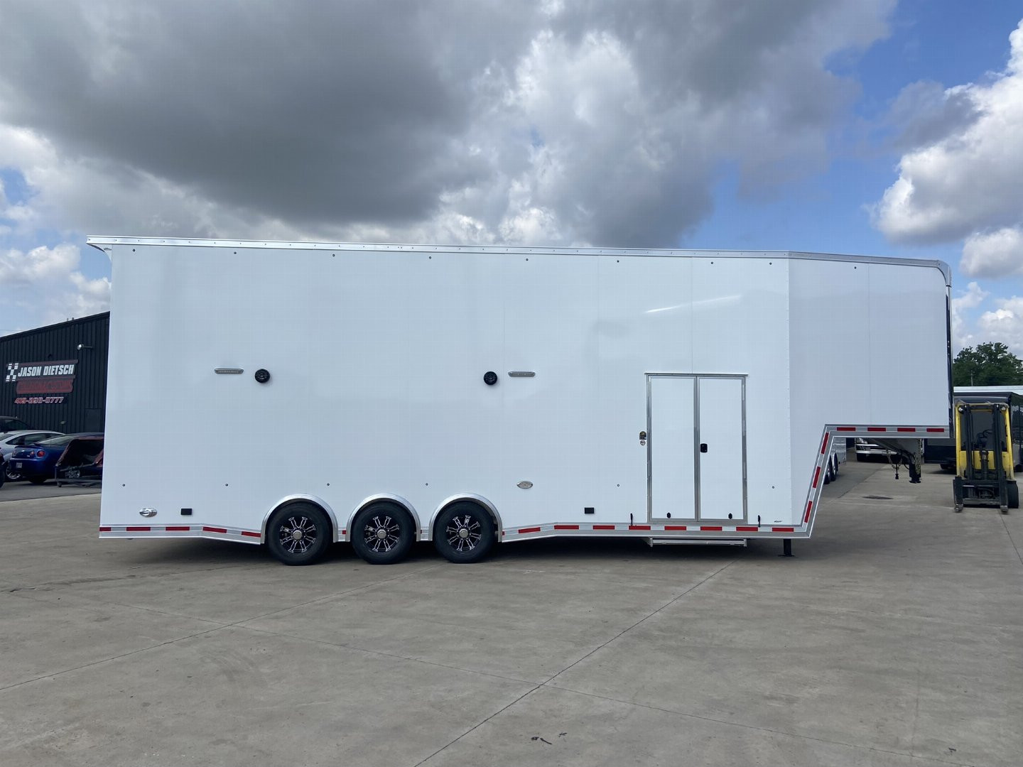 New United 8.5x36 Aluminum Gooseneck Stacker Racing Trailer