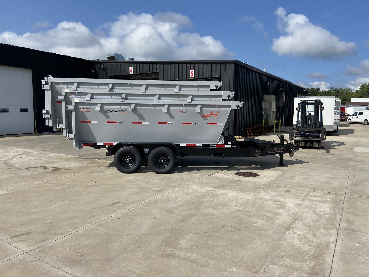 New Horizon 8.5x14 Roll OffTrailer w/ (3)4ft tall Bins