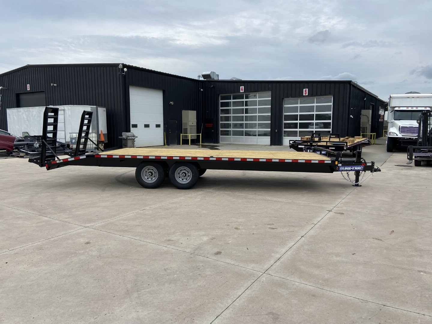 New Sure-Trac 8.5x20(+4) Deckover Trailer