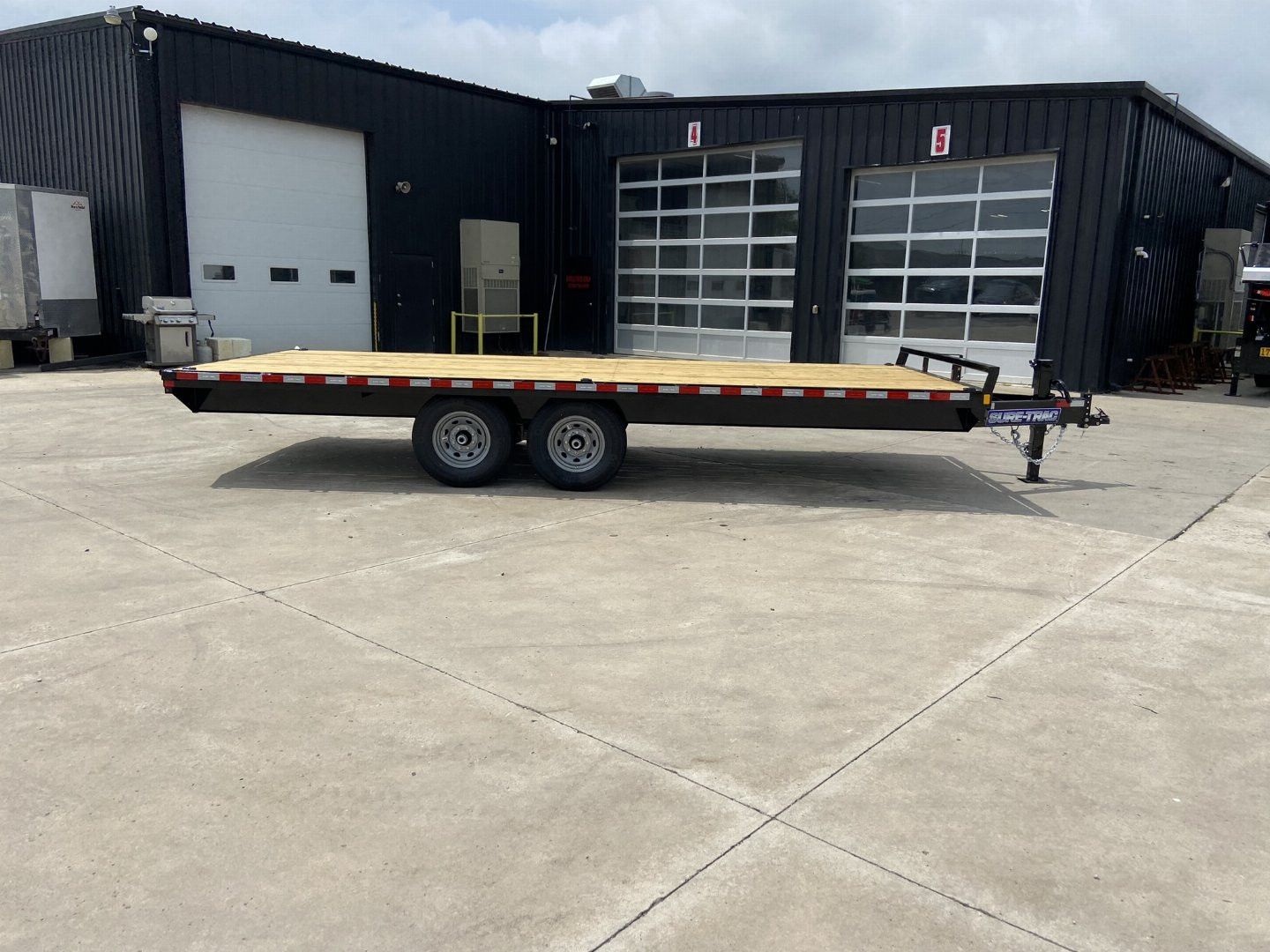 New Sure-Trac 8.5x20 Flat Deckover Trailer with slide in ramps