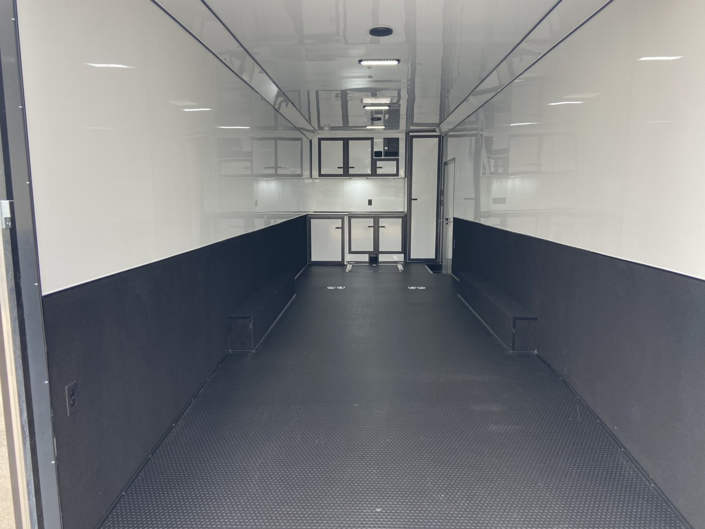 New United USH 8.5x30 Racing Trailer