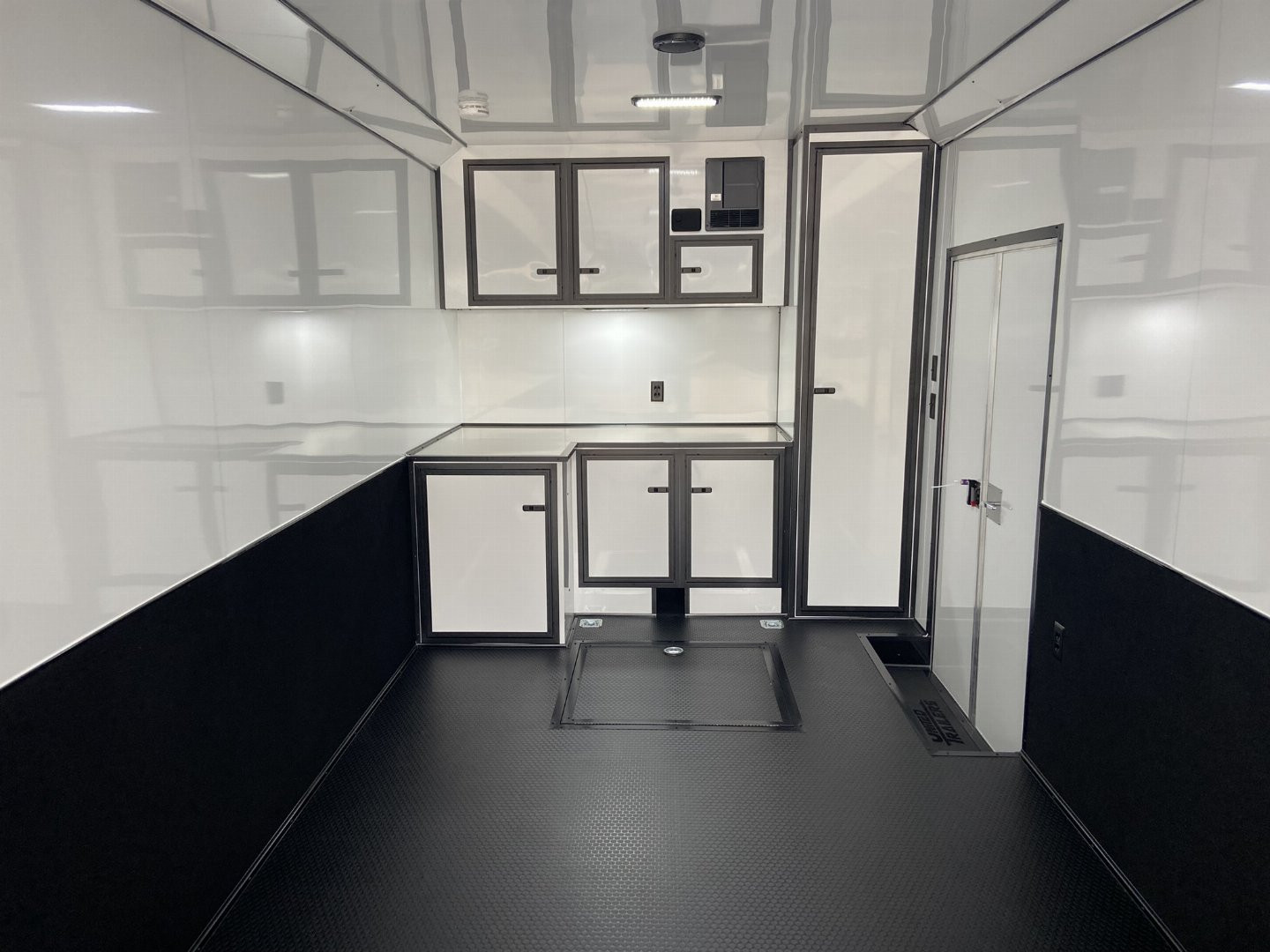 New United USH 8.5x30 Racing Trailer