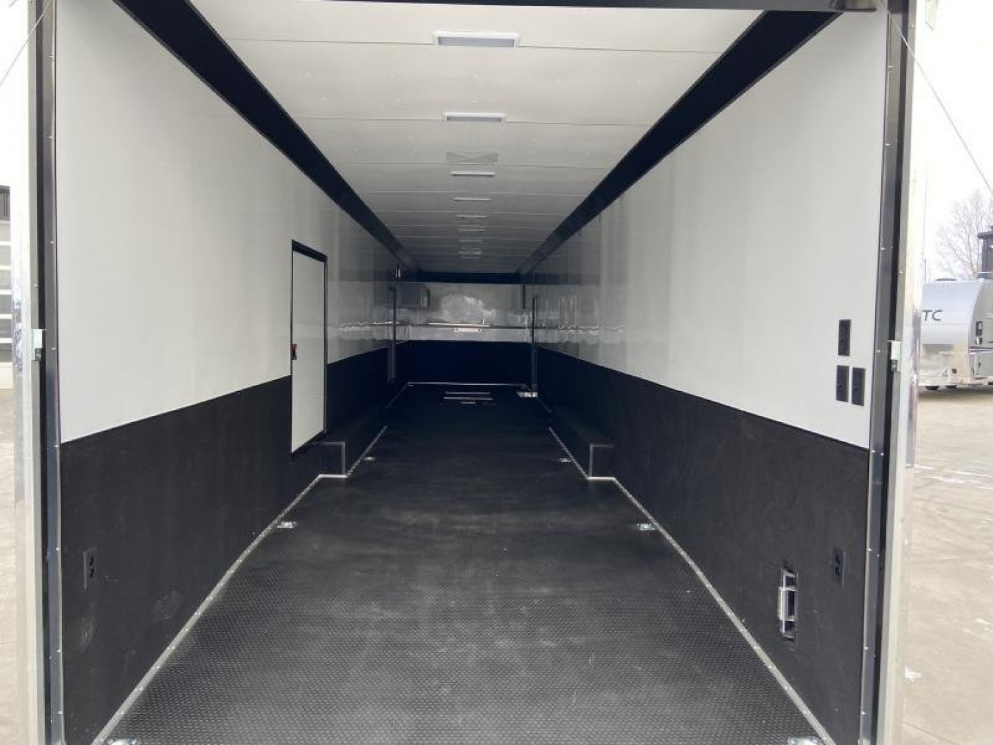 New United Super Hauler Gooseneck 8.5X52 Car/Race Trailer