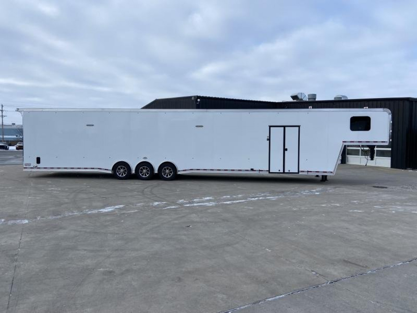 New United Super Hauler Gooseneck 8.5X52 Car/Race Trailer