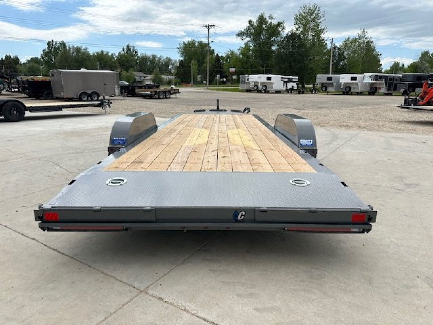 New 2025 Diamond C 22' Car Hauler