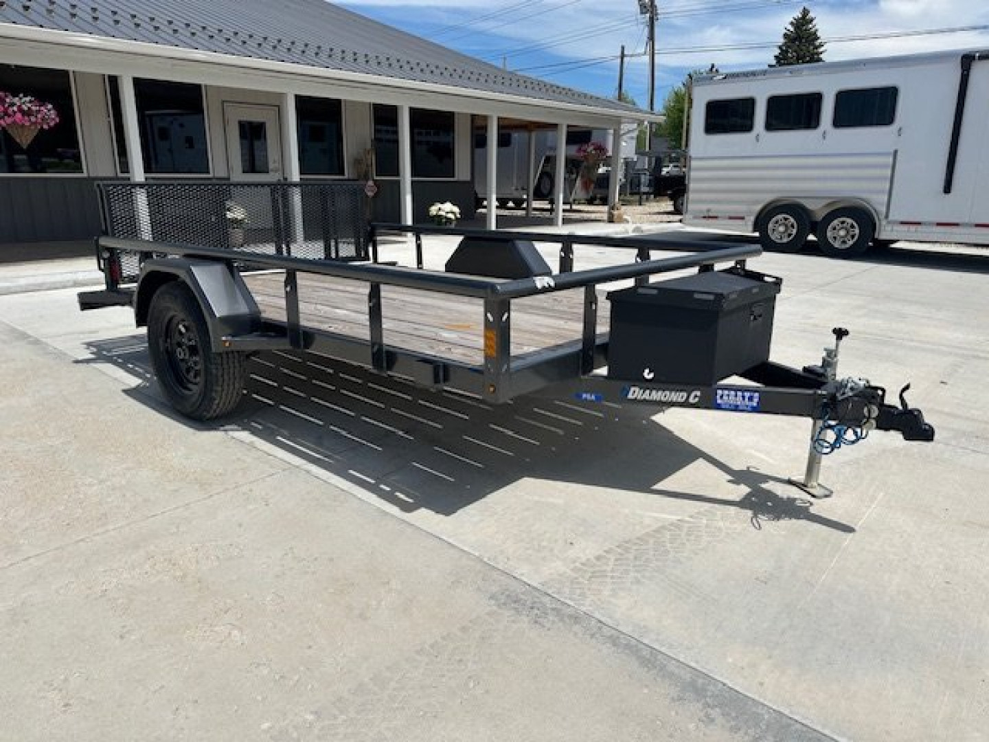 New 2025 Diamond C 10' PSA Utility
