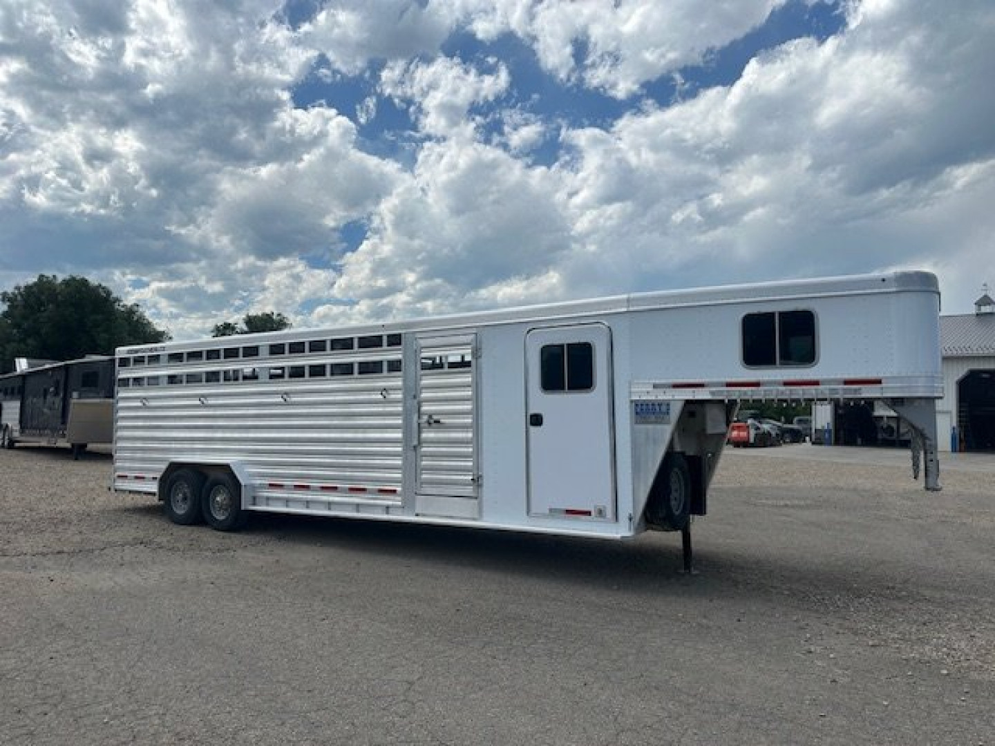 Used 2021 Featherlite 28' Combo