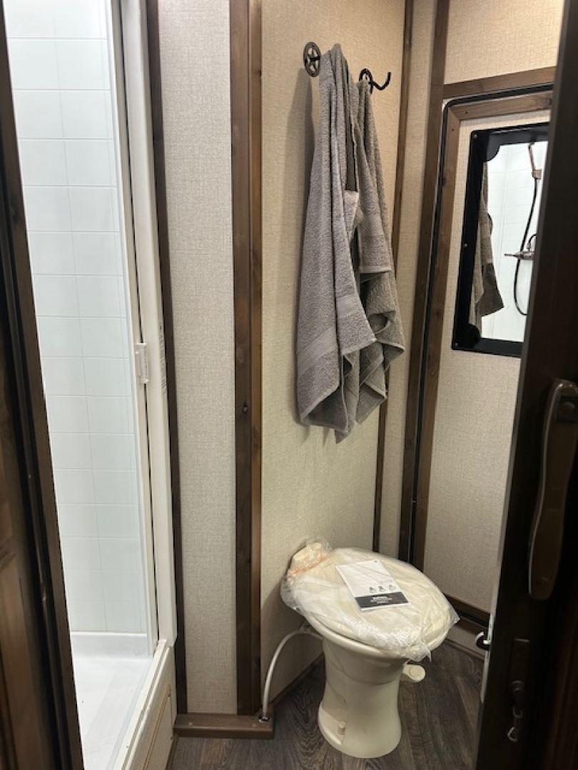 New 2024 Trails West 36' Classic 5 Horse 12x12 LQ w/ Slide Out