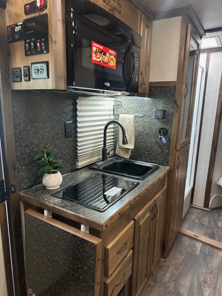 New 2024 Trails West 36' Classic 5 Horse 12x12 LQ w/ Slide Out