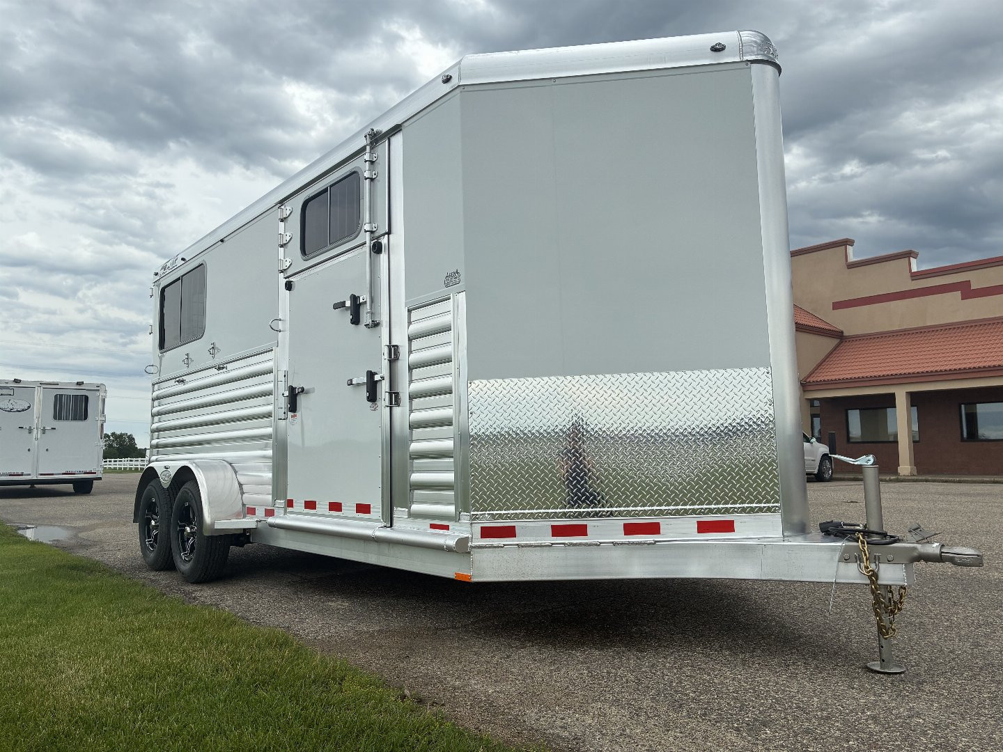 New 2026 4-Star 2H BP Straight Horse Trailer
