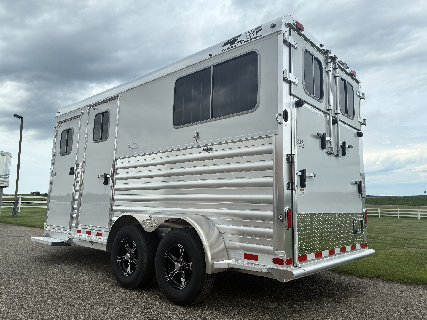 New 2026 4-Star 2H BP Straight Horse Trailer
