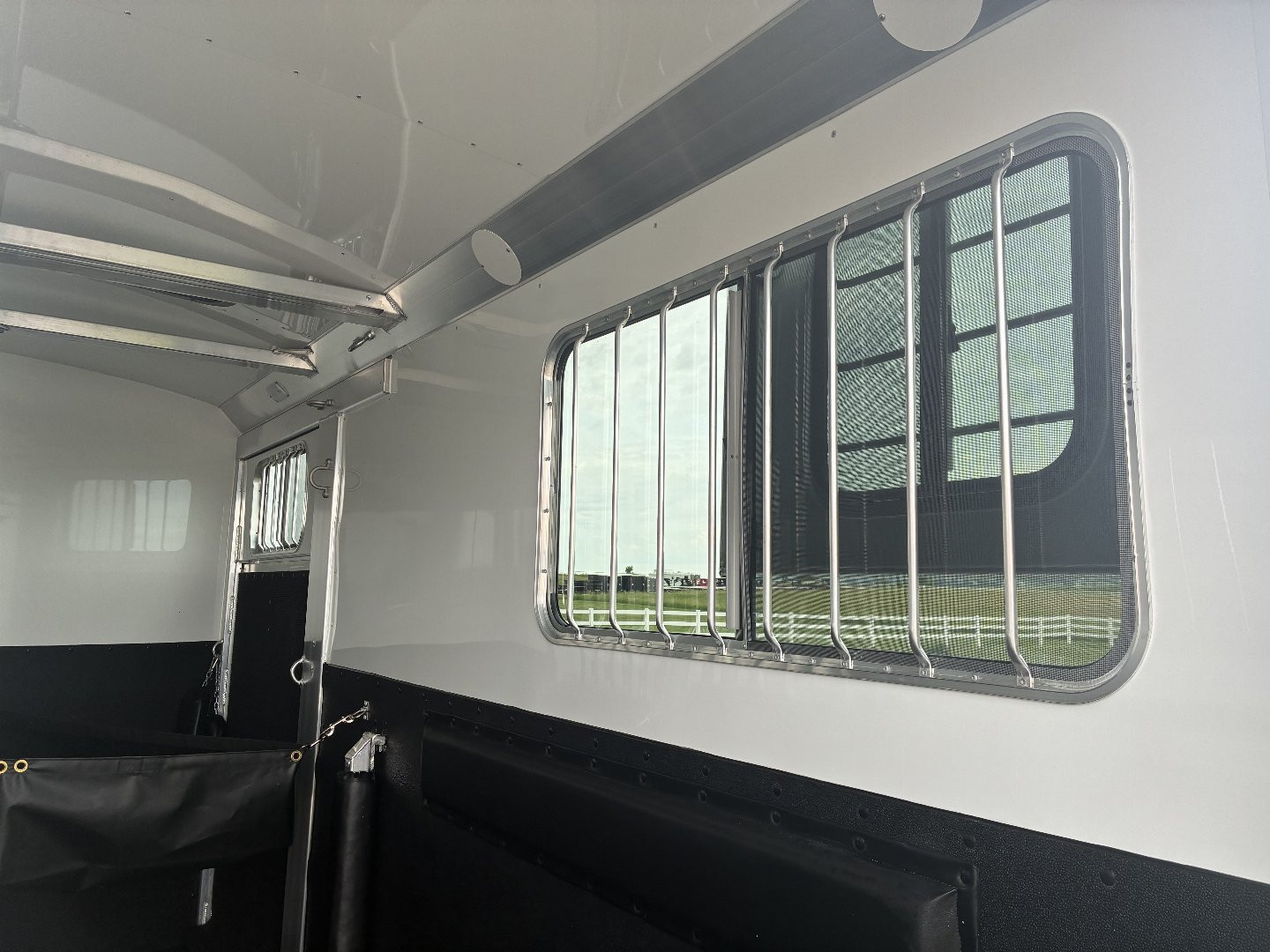 New 2026 4-Star 2H BP Straight Horse Trailer