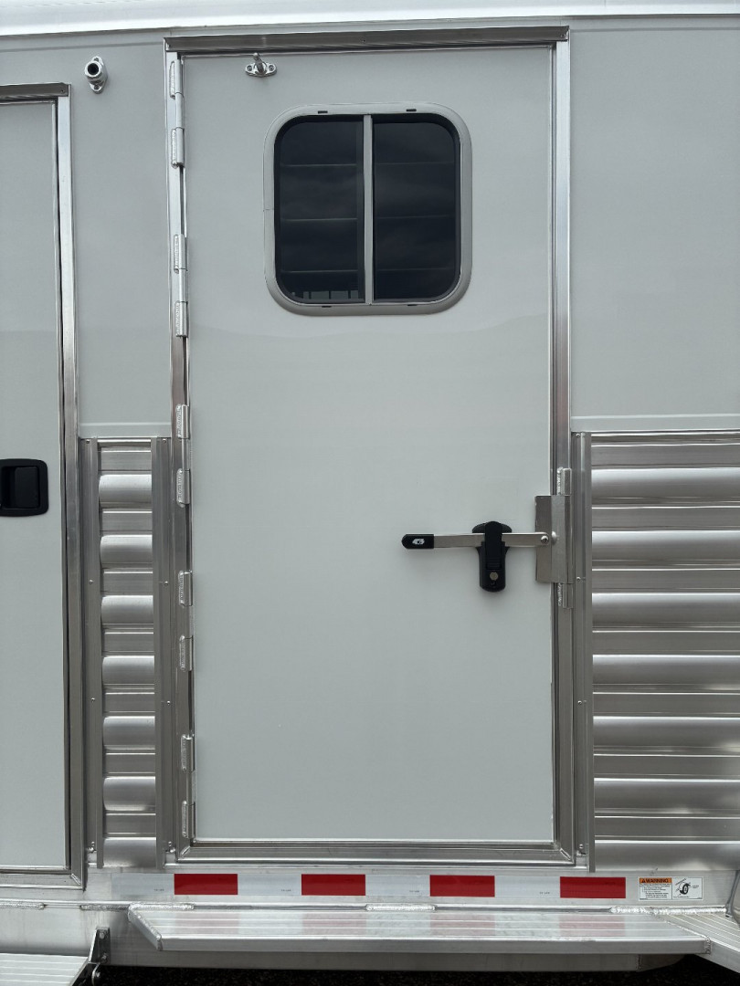New 2026 4-Star 2H BP Straight Horse Trailer
