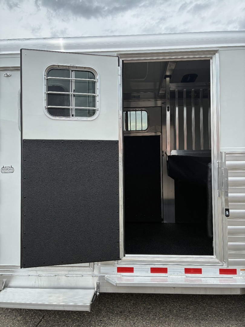 New 2026 4-Star 2H BP Straight Horse Trailer