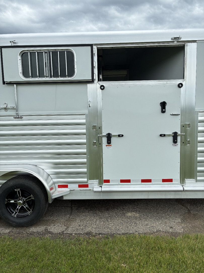 New 2026 4-Star 2H BP Straight Horse Trailer