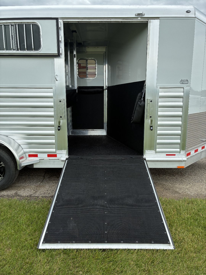 New 2026 4-Star 2H BP Straight Horse Trailer