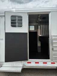 New 2026 4-Star 2H BP Straight Horse Trailer