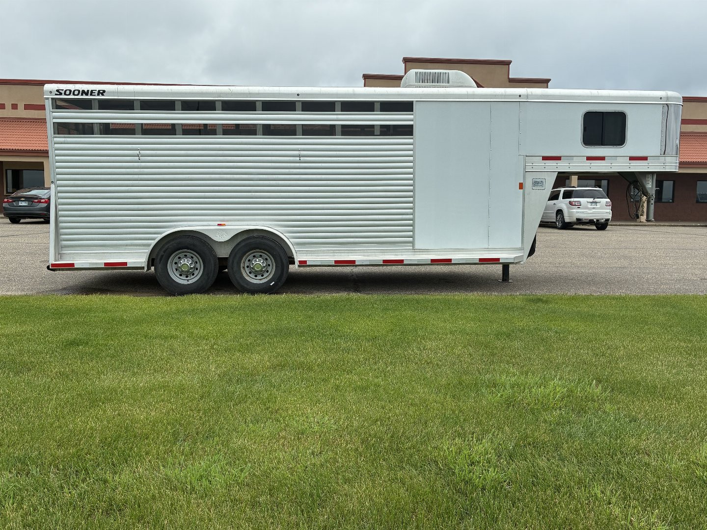 Used 2018 Sooner 20' Stock/Combo Horse Trailer