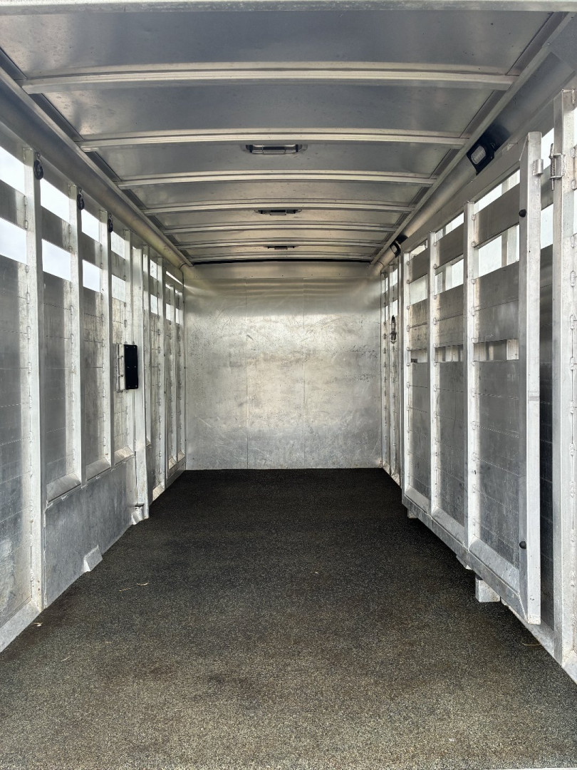 Used 2018 Sooner 20' Stock/Combo Horse Trailer
