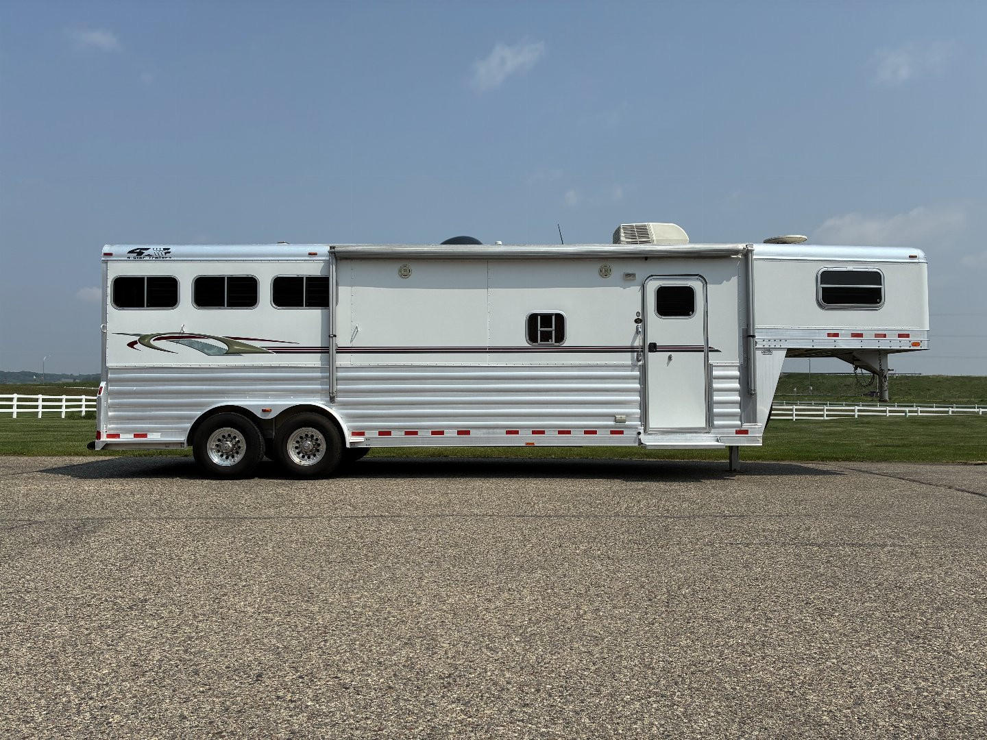 Used 2007 4-Star Trailers 3H 11'LQ Horse Trailer