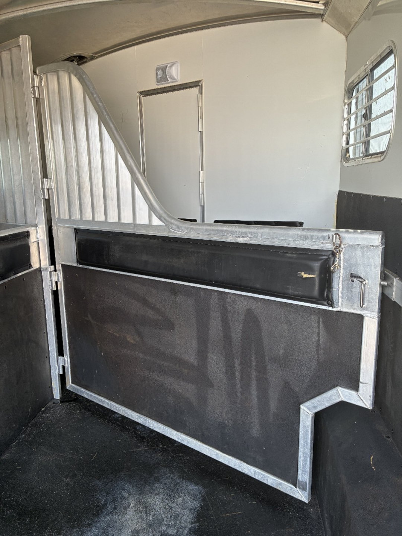Used 2007 4-Star Trailers 3H 11'LQ Horse Trailer