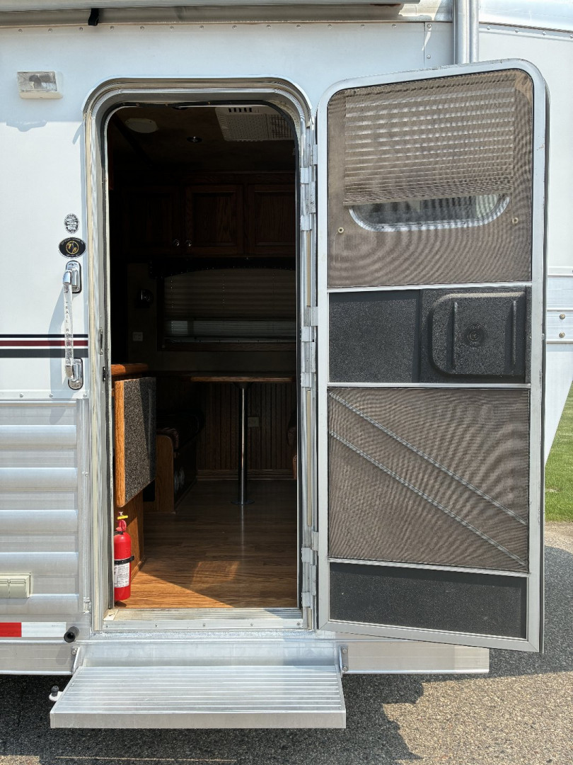 Used 2007 4-Star Trailers 3H 11'LQ Horse Trailer