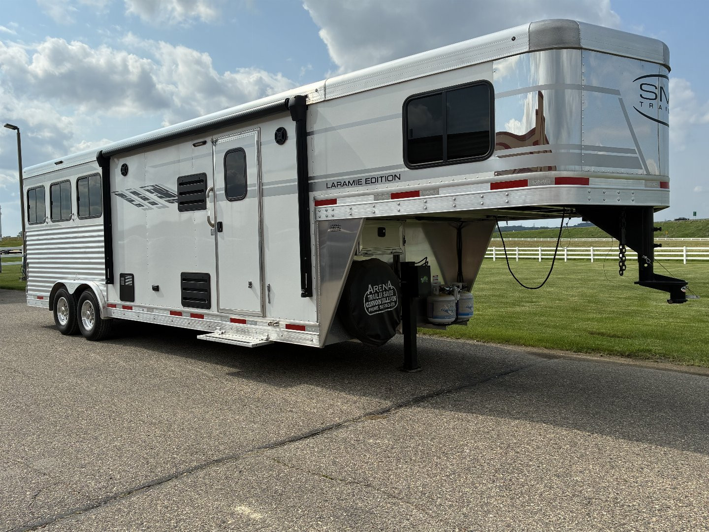 Used 2023 SMC 3H 9'LQ Horse Trailer
