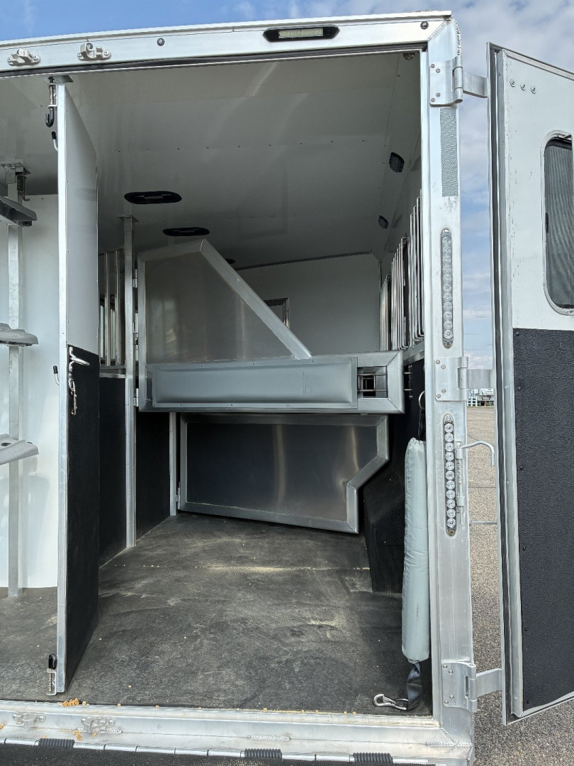 Used 2023 SMC 3H 9'LQ Horse Trailer