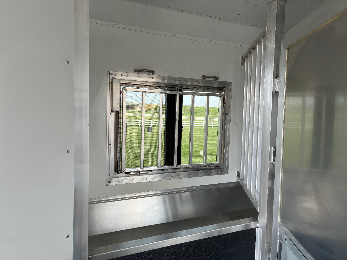 Used 2023 SMC 3H 9'LQ Horse Trailer