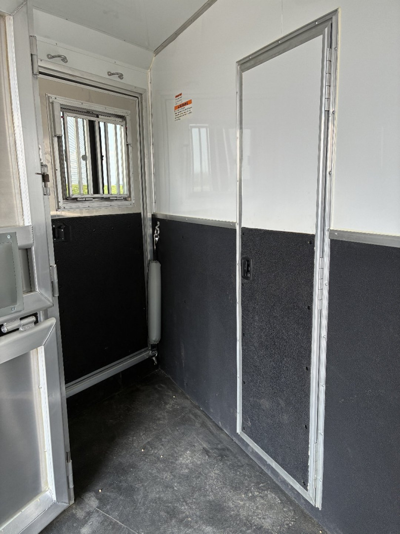Used 2023 SMC 3H 9'LQ Horse Trailer