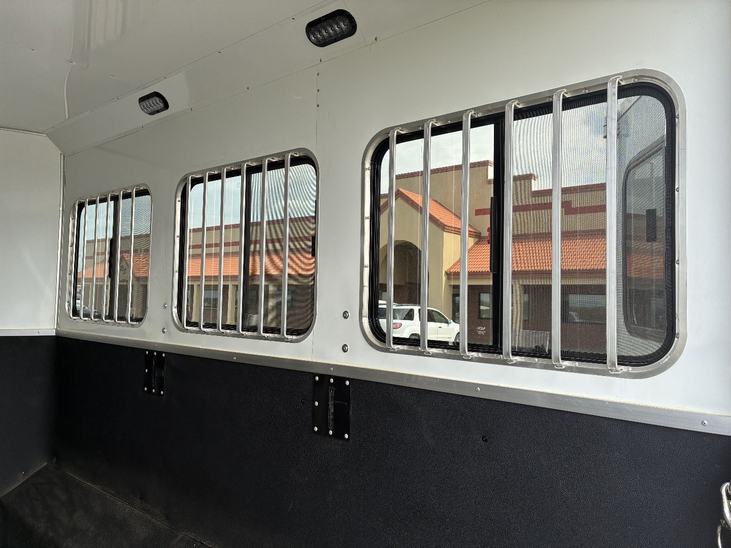 Used 2023 SMC 3H 9'LQ Horse Trailer