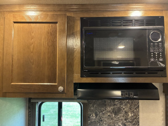 Used 2023 SMC 3H 9'LQ Horse Trailer