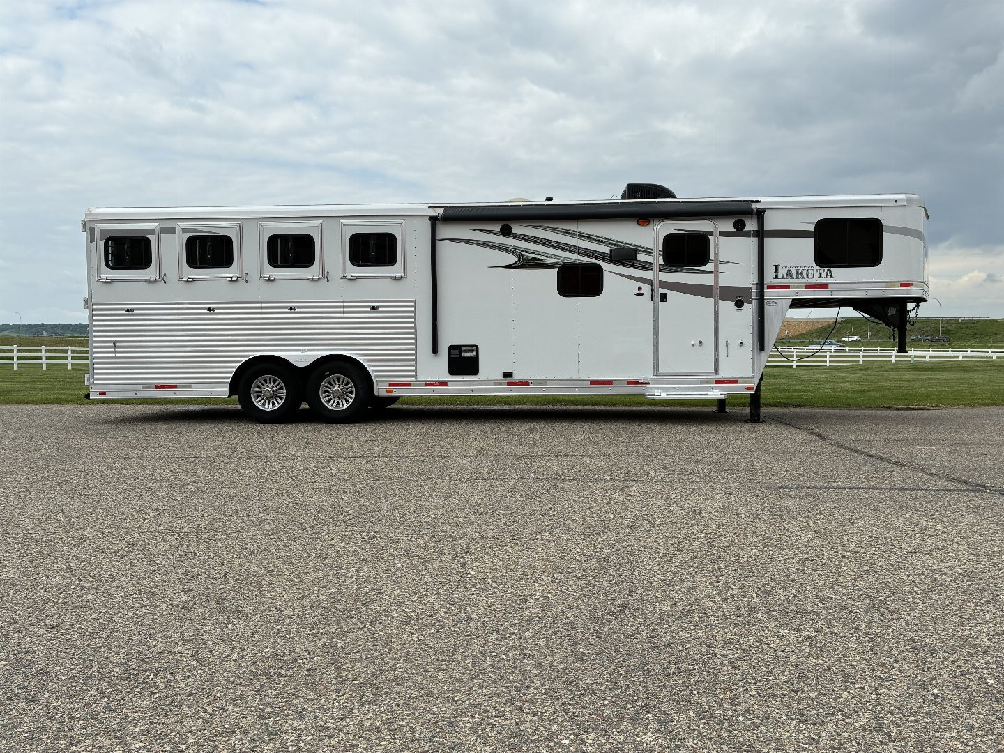 Used 2018 Lakota 4H 9'LQ Horse Trailer
