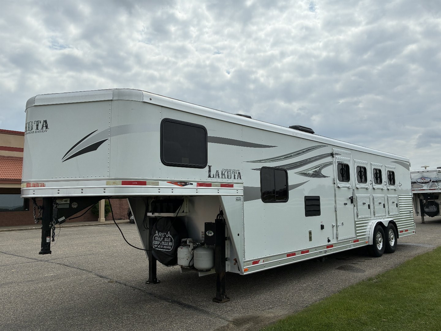 Used 2018 Lakota 4H 9'LQ Horse Trailer