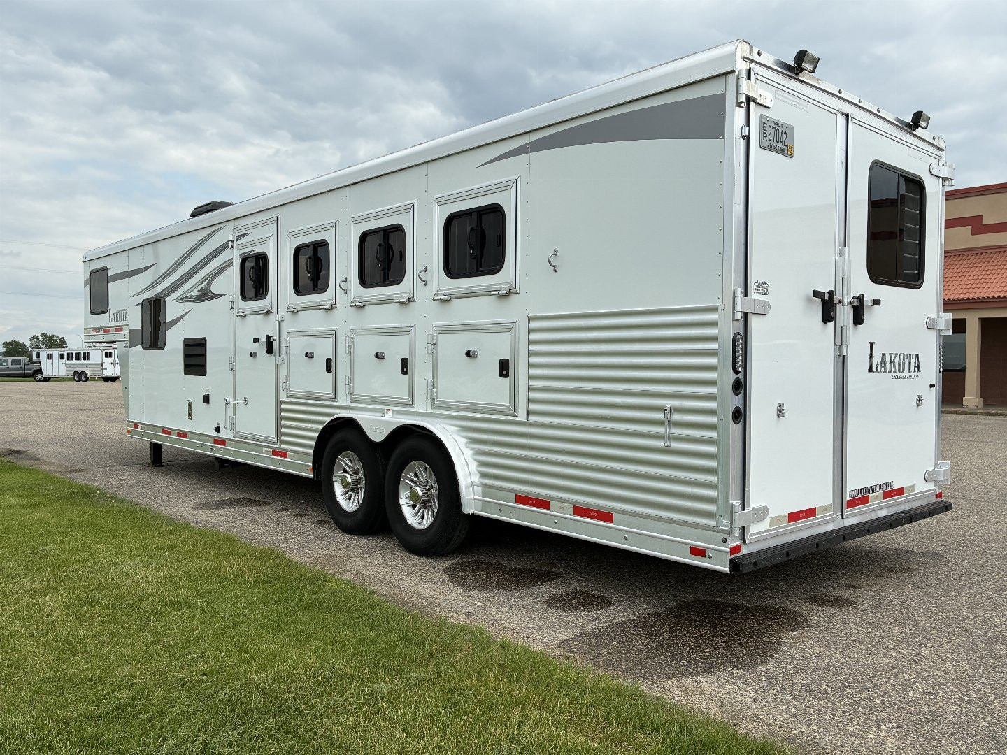 Used 2018 Lakota 4H 9'LQ Horse Trailer