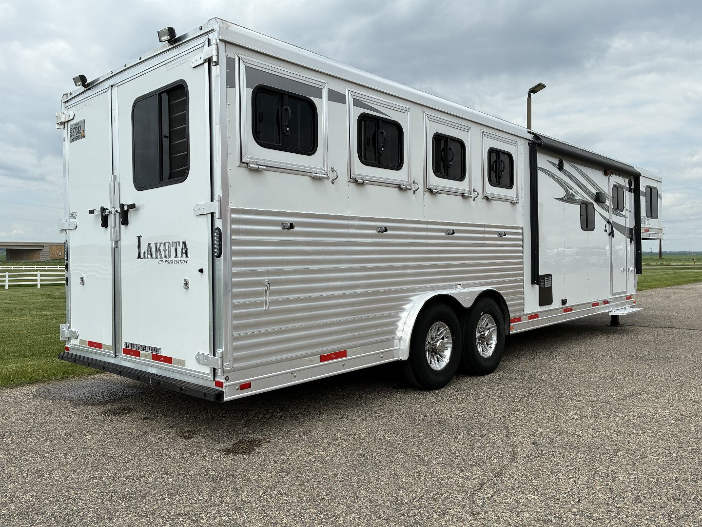 Used 2018 Lakota 4H 9'LQ Horse Trailer