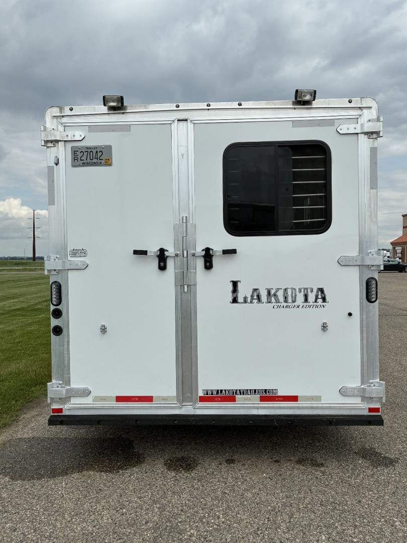 Used 2018 Lakota 4H 9'LQ Horse Trailer