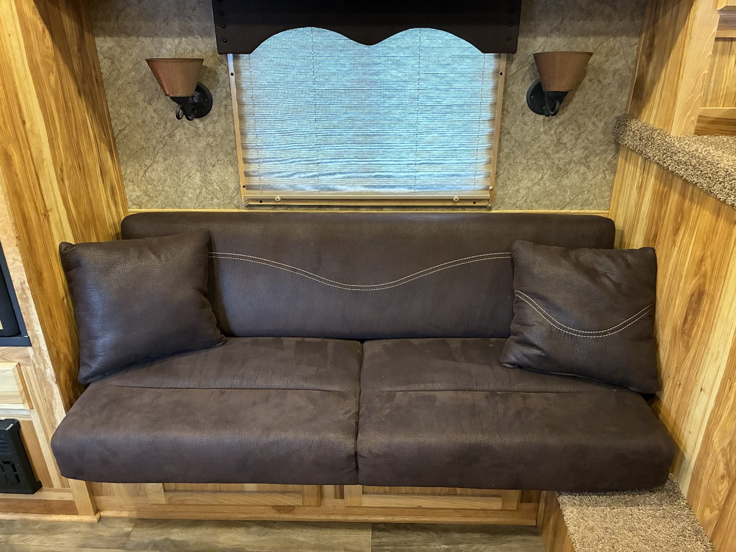 Used 2018 Lakota 4H 9'LQ Horse Trailer