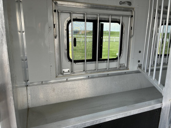 Used 2018 Lakota 4H 9'LQ Horse Trailer