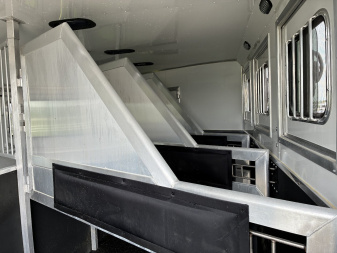 Used 2018 Lakota 4H 9'LQ Horse Trailer