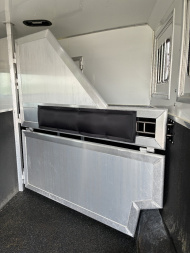 Used 2018 Lakota 4H 9'LQ Horse Trailer