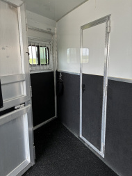 Used 2018 Lakota 4H 9'LQ Horse Trailer