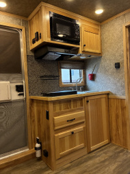 Used 2018 Lakota 4H 9'LQ Horse Trailer
