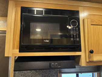Used 2018 Lakota 4H 9'LQ Horse Trailer