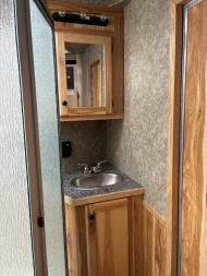 Used 2018 Lakota 4H 9'LQ Horse Trailer