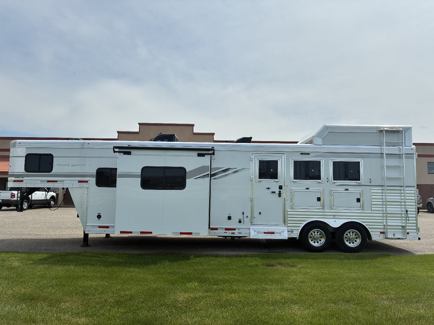 Used 2020 SMC SL8313SSR Horse Trailer