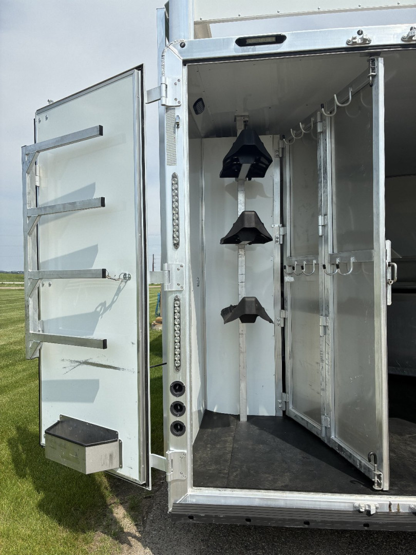 Used 2020 SMC SL8313SSR Horse Trailer