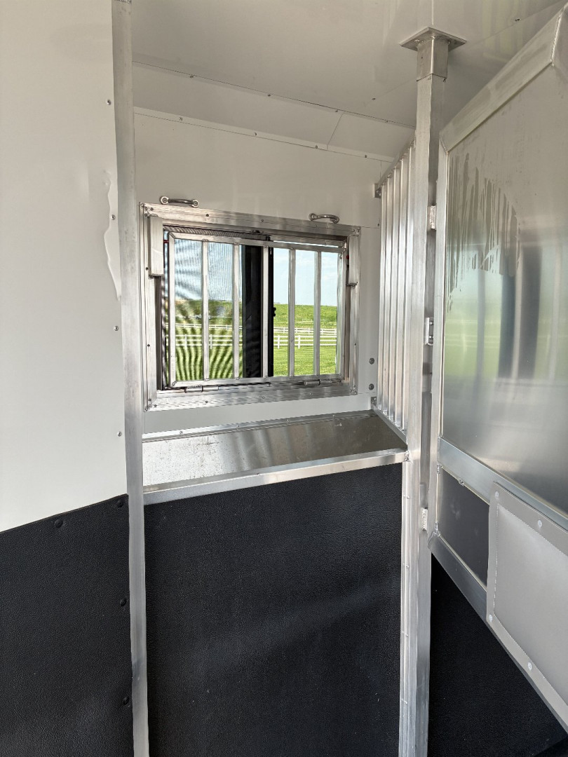 Used 2020 SMC SL8313SSR Horse Trailer