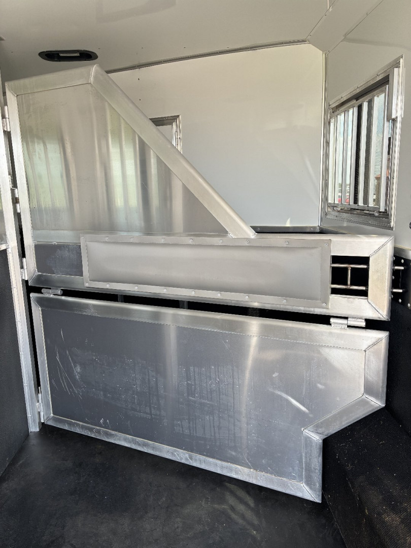 Used 2020 SMC SL8313SSR Horse Trailer