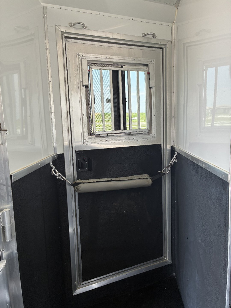 Used 2020 SMC SL8313SSR Horse Trailer